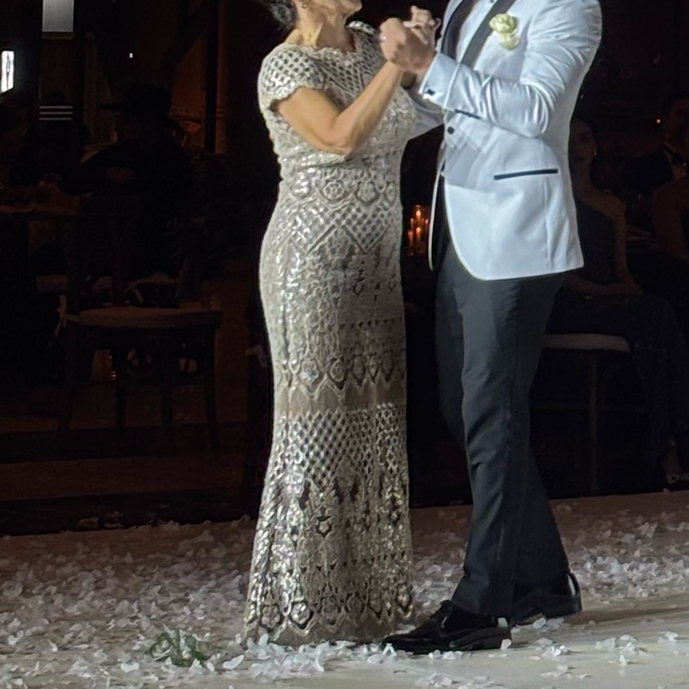 Elegant Gold Patterned Dress - Picture 3 of 4